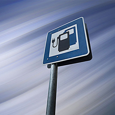 What are the types of electric vehicle batteries